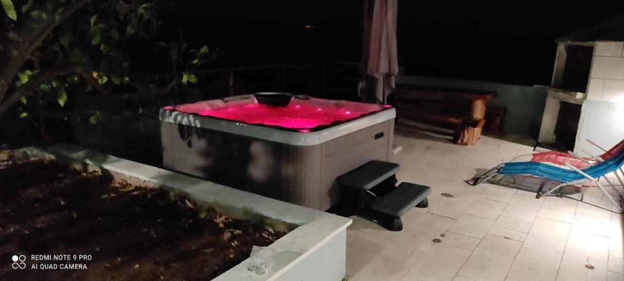 With Jacuzzi Mili